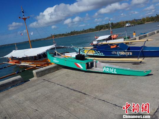 圖為被救助的菲律賓漁民的漁船。 中交公路規(guī)劃設(shè)計(jì)院有限公司 攝